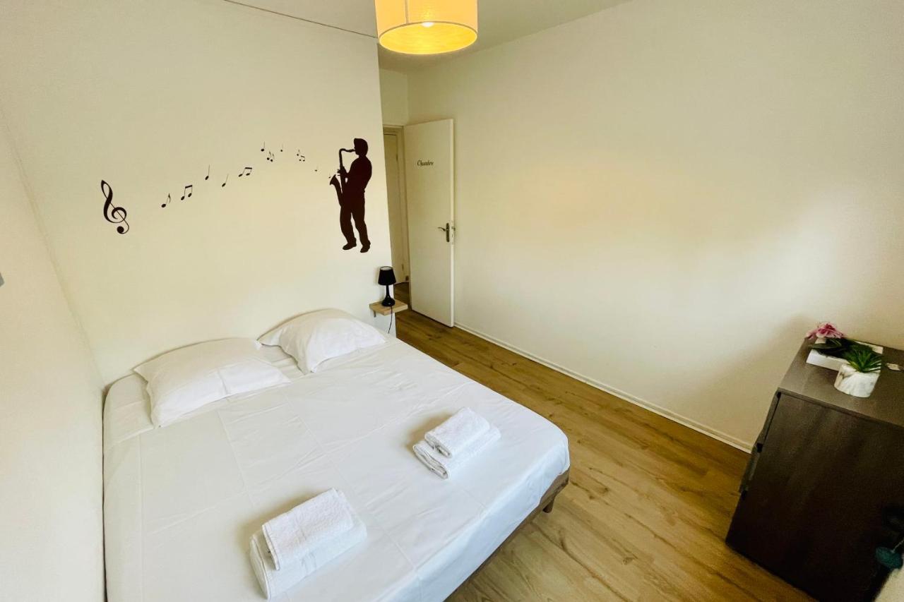 Luminous Apartment With Parking Near The City Center سينون المظهر الخارجي الصورة